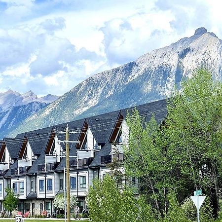 Brand New 2Br Condo With Outdoor Swimming Pool And Hot Tub Canmore Eksteriør billede