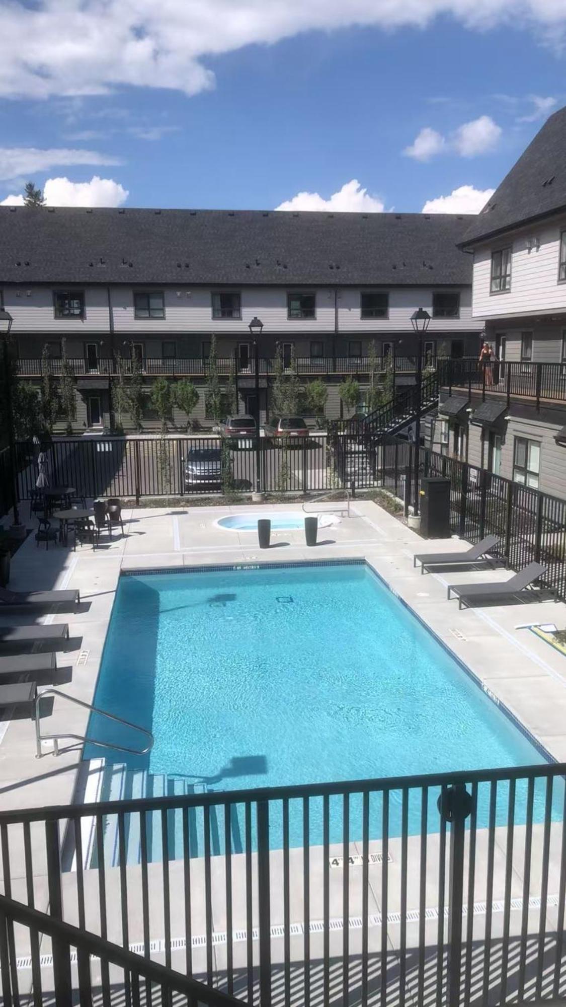 Brand New 2Br Condo With Outdoor Swimming Pool And Hot Tub Canmore Eksteriør billede