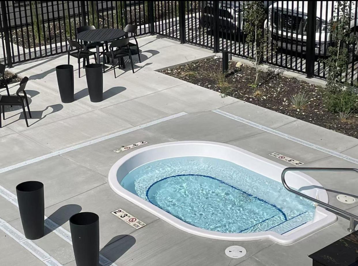 Brand New 2Br Condo With Outdoor Swimming Pool And Hot Tub Canmore Eksteriør billede