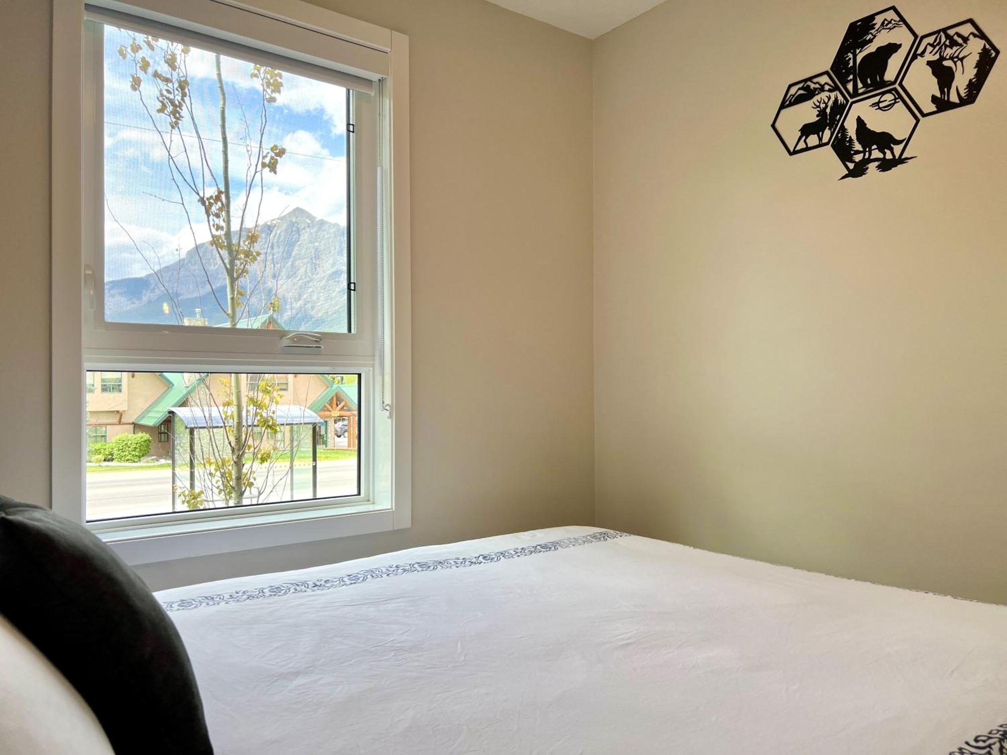 Brand New 2Br Condo With Outdoor Swimming Pool And Hot Tub Canmore Eksteriør billede