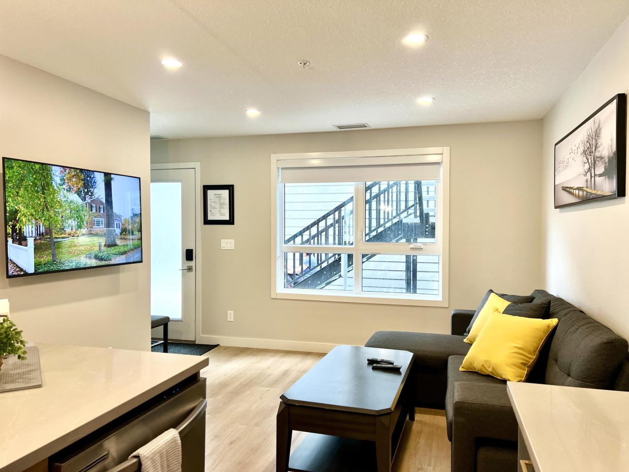 Brand New 2Br Condo With Outdoor Swimming Pool And Hot Tub Canmore Eksteriør billede