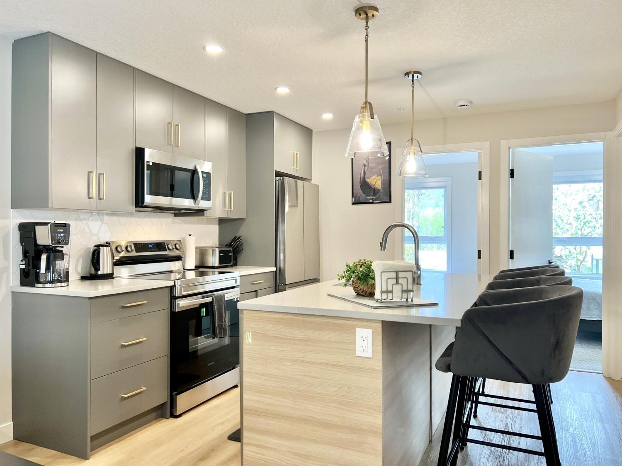 Brand New 2Br Condo With Outdoor Swimming Pool And Hot Tub Canmore Eksteriør billede